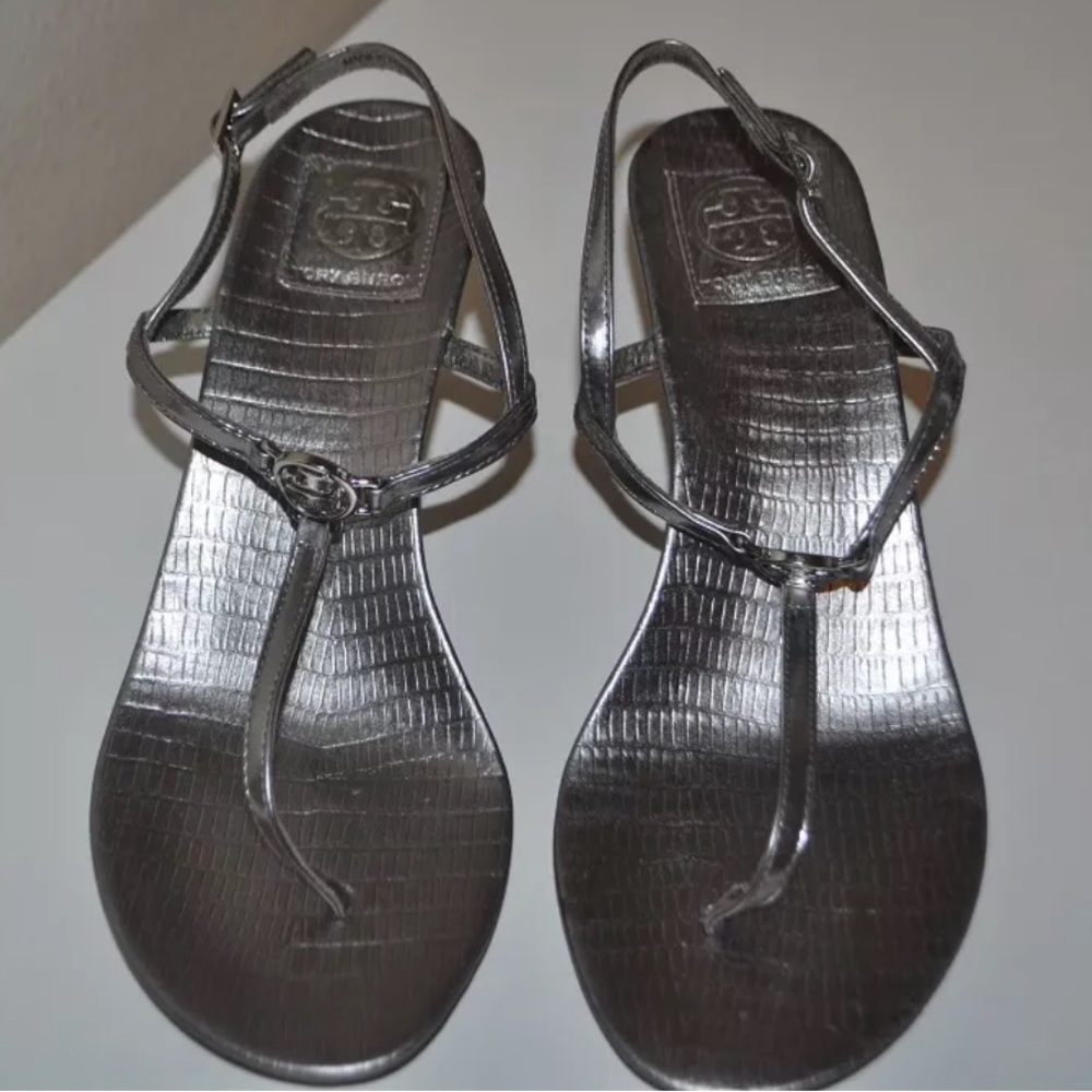 Tory Burch Metallic Silver Leather Logo Low Heel Sandals Shoe Sz 7.5 Ankle Strap